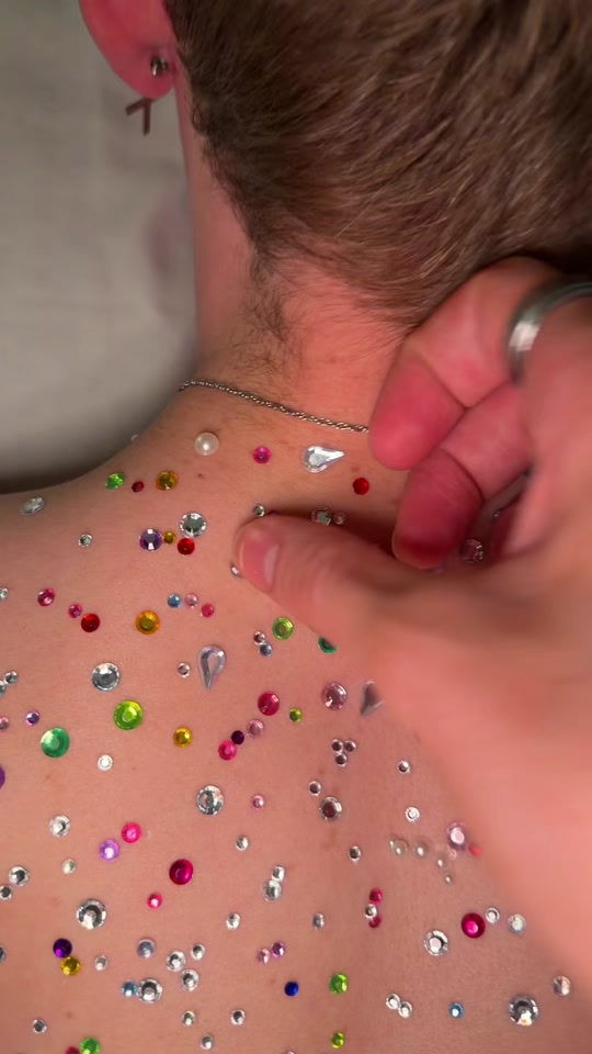 decorating my boyfriends back with sparkles @Henry Metzger thumbnail from TikTok