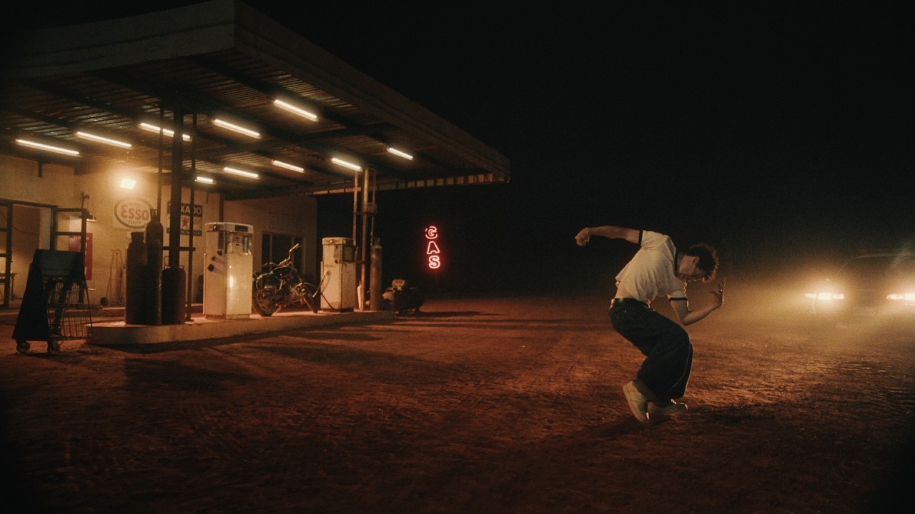 Jungle - The Wave (Official Video) thumbnail from YouTube
