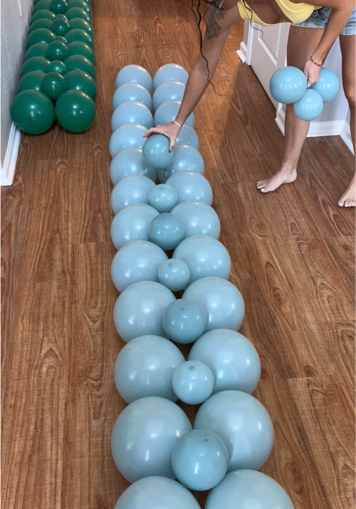 Prep my next balloon wall with meeee🎶 Who’s ready for the reveal?🌴 #balloon #wall #prep #balloonartist #tutorial created by Kelcey Jensen with Smash Mouth’s I'm A Believer - From "Shrek" Motion Picture Soundtrack thumbnail from TikTok