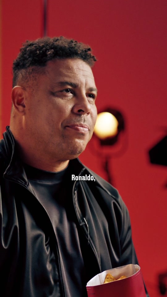 DORITOS®️ motivou o corte do Ronaldo em 2002? A Teoria do Triângulo é real? O Fenômeno revela a verdade.  Ronaldo apa... thumbnail from TikTok