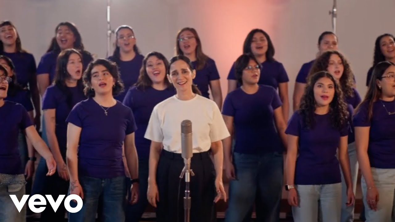 Julieta Venegas - La Niña Futbolista thumbnail from YouTube