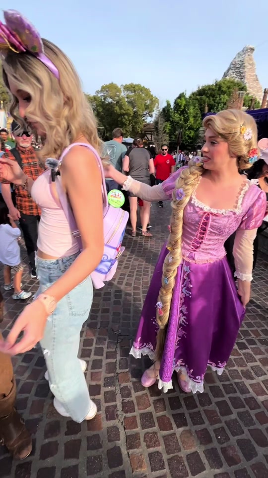 guys please say it’s not just me…. i can never escape it💀 thumbnail from TikTok