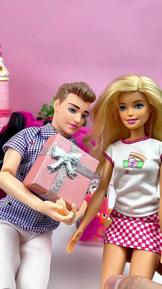 Barbie’s Outfit for the Date! thumbnail from TikTok