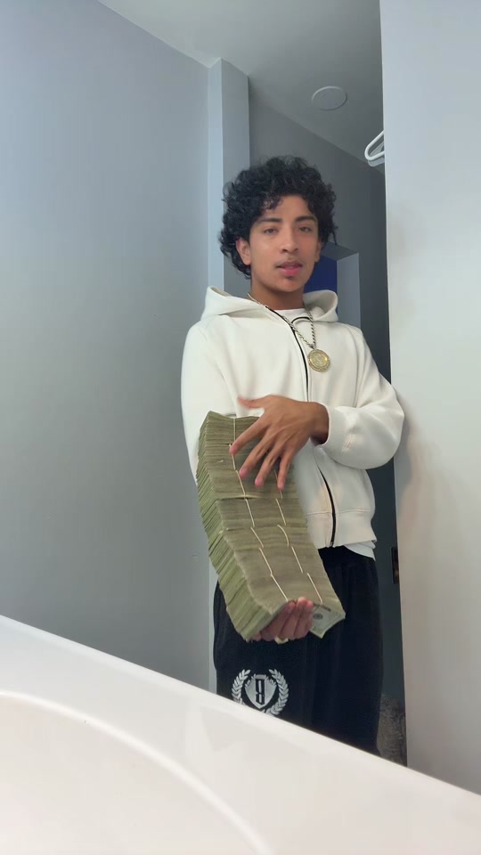 created by LONES with El De Las R's’s Beretta (De Los Cerros La Escuela) thumbnail from TikTok