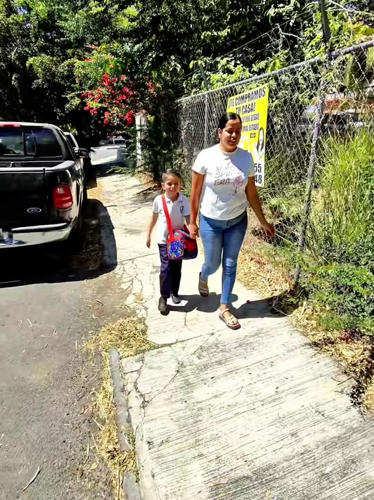 No trae un zapato 👞 pt.1 😂 Te ayudo muchacha* ese soy✨ thumbnail from TikTok