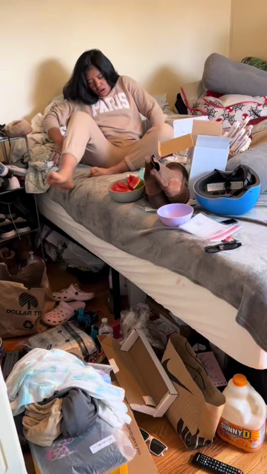 Visita de trabajadora en casa 🏠 cuantas como yo asi thumbnail from TikTok