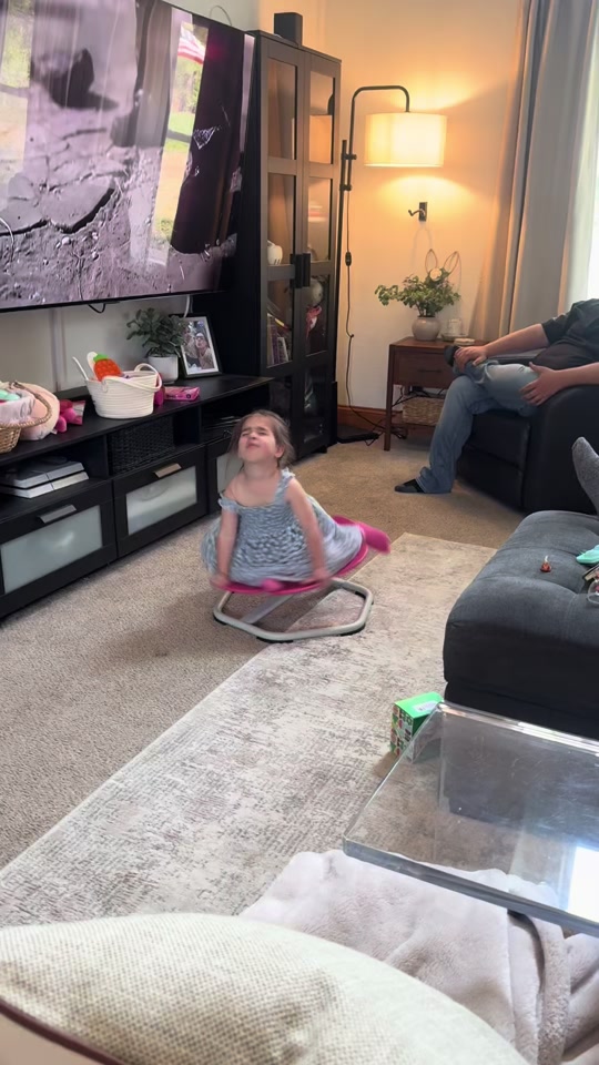 Edit: Link to spinning chair in bio 💕🔗  One last breath… before she passes out from spinning 😂 Her Dad taught her ... thumbnail from TikTok