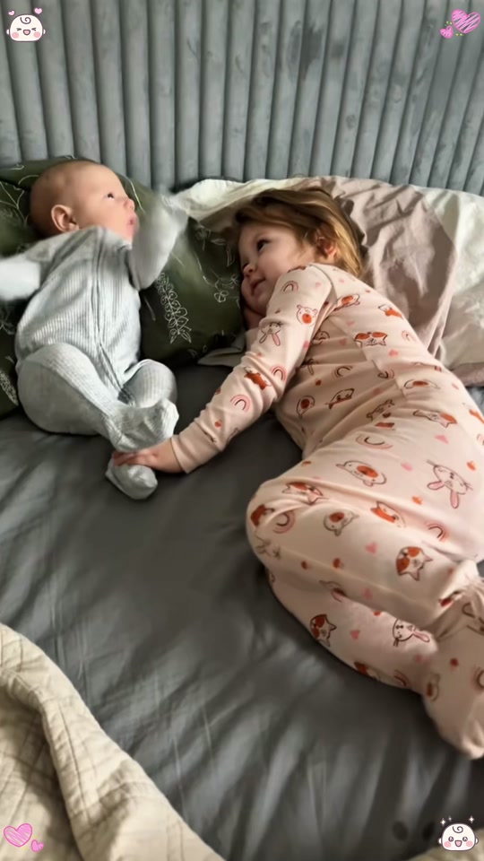Big sibling meets baby for the first time 😂 thumbnail from TikTok