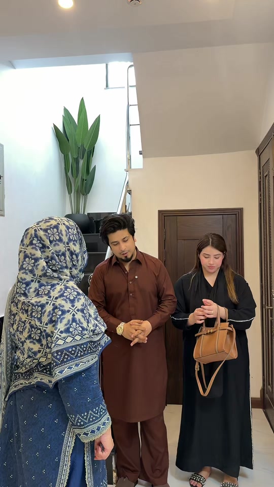 Khush kasy reh sakta hu mae aunty 😂😂😂 thumbnail from TikTok