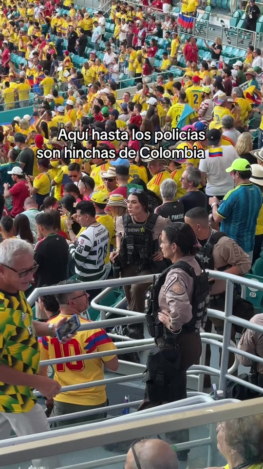Hasta los policías de Estados Unidos son hinchas de Colombia 🇨🇴 thumbnail from TikTok