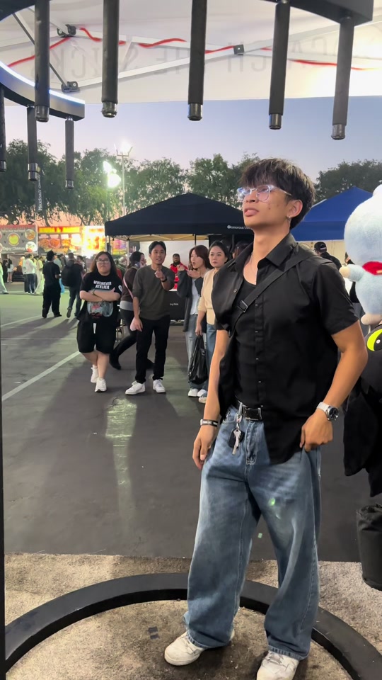 @stickcatching at night market thumbnail from TikTok