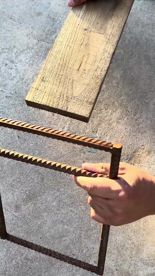 make a long chair that is not complicated and simple thumbnail from TikTok