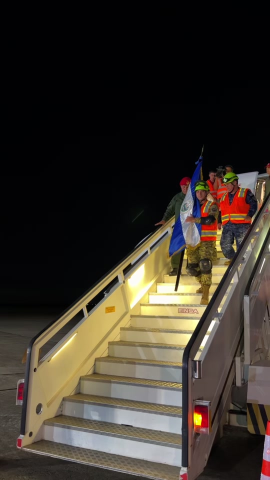Ya se encuentra en tierra venezolana el primer avión. El segundo va en camino y, en unos minutos, despegará el tercer... thumbnail from TikTok