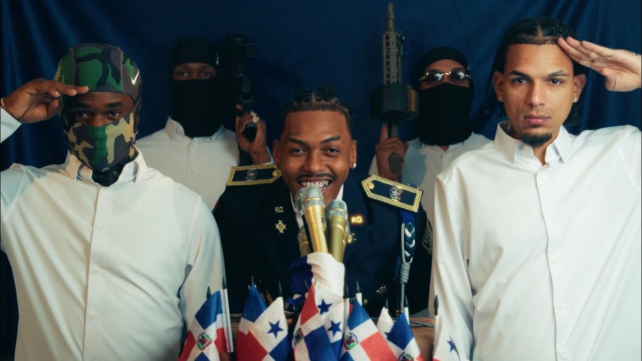 LIL NAAY - PERRA (VIDEO OFICIAL) thumbnail from YouTube