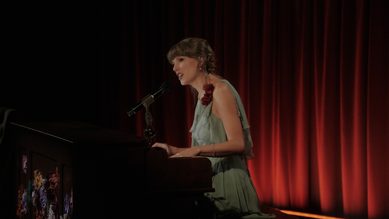 Taylor Swift Performance - The Icon Sessions at the Grammy Museum thumbnail from YouTube