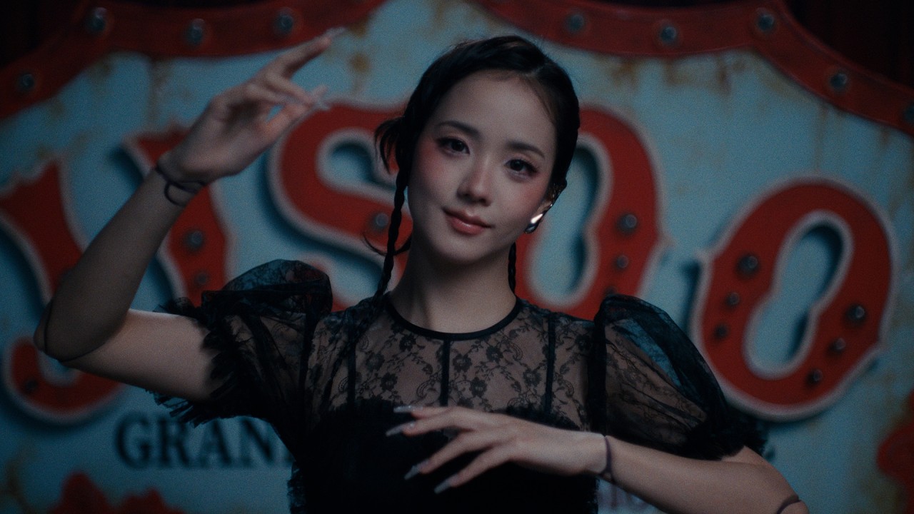 JISOO - CLICK (Official MV) thumbnail from YouTube