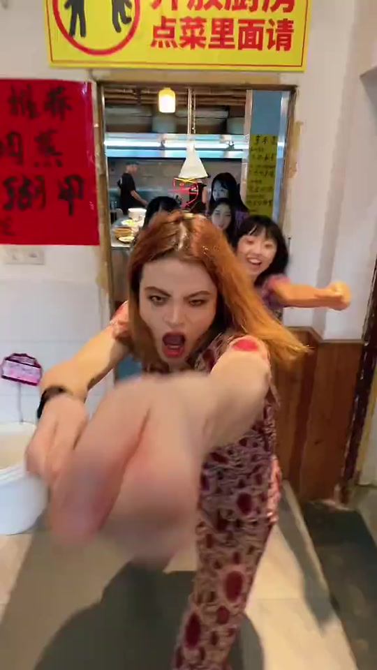 Early autumn pajama dance😉~~~ in a local cuisine restaurant in Changsha, the sunset is just perfect🥰 thumbnail from TikTok