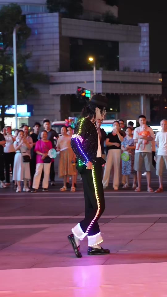 A mistake? No, it's a space dance move. thumbnail from TikTok