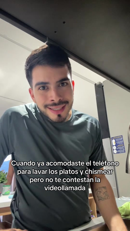 Cómo lava uno los platos sin motivación? 🥹🫠🫧 thumbnail from TikTok