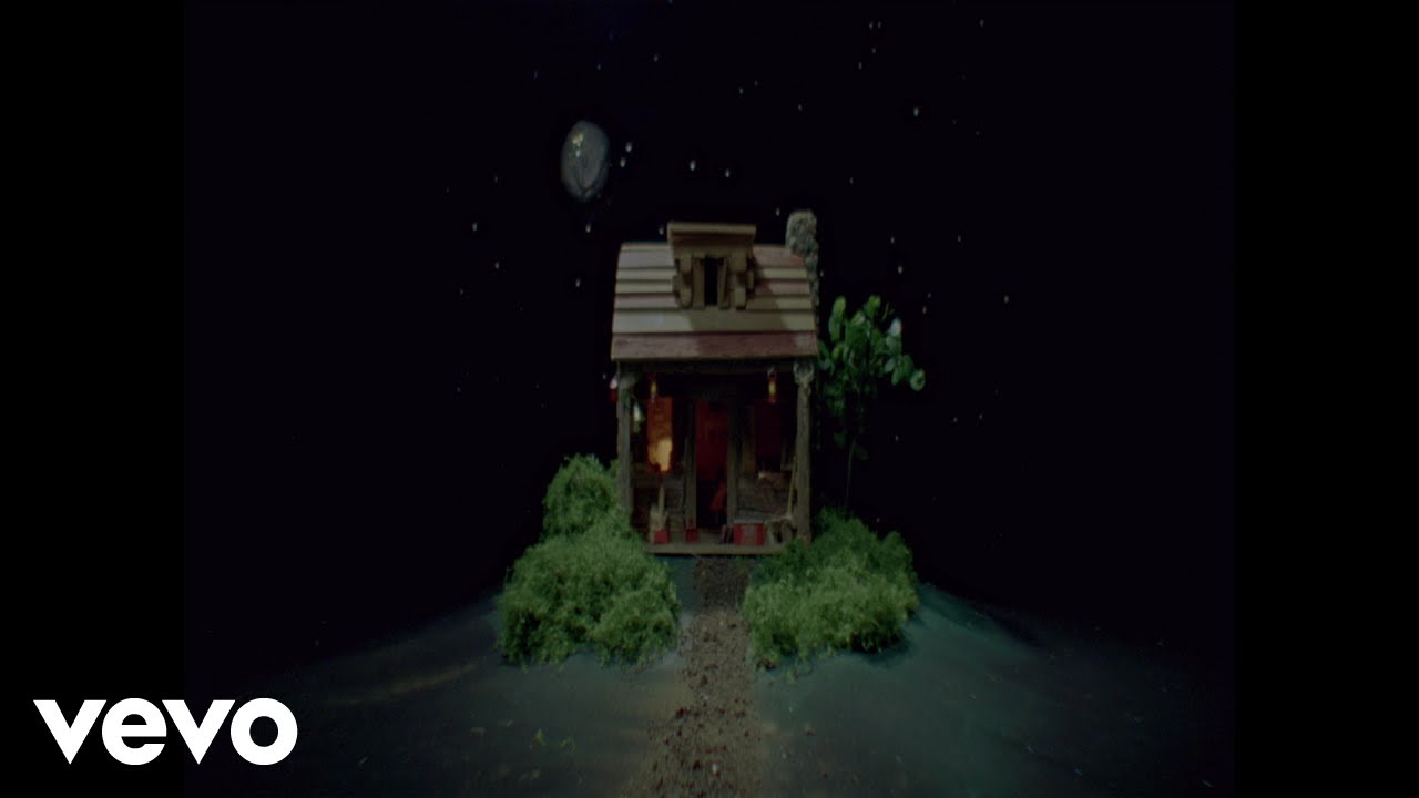 brakence - ready or noT (official video) thumbnail from YouTube