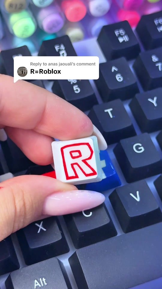 Replying to @anas jaouali Drawing R for Roblox New Logo! Then Drawing on my keyboard!@Roblox thumbnail from TikTok