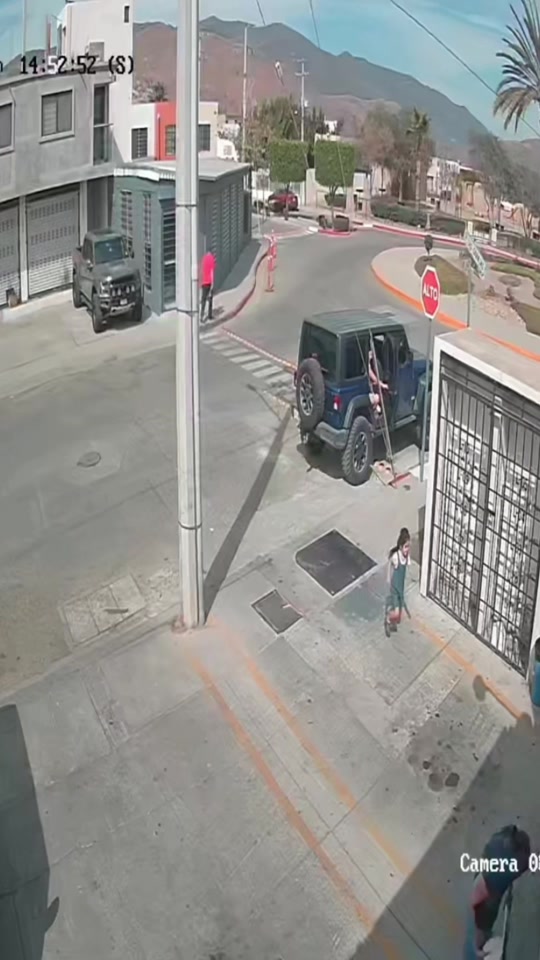 Se registra robo a plena luz del día thumbnail from TikTok