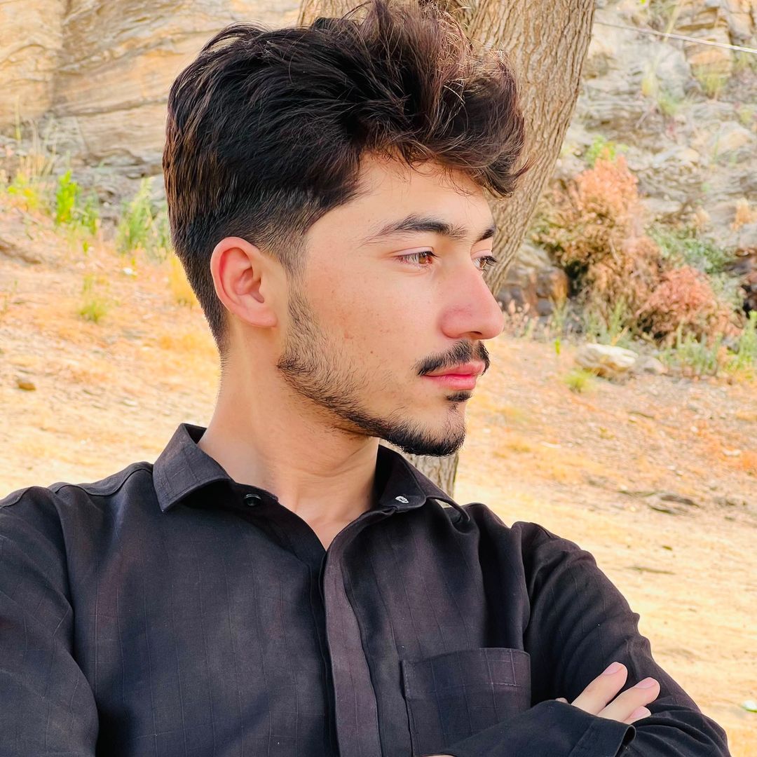 𝑦𝑜𝑢𝑟𝑀𝑢𝑛𝑖𝑒𝑏 channel avatar