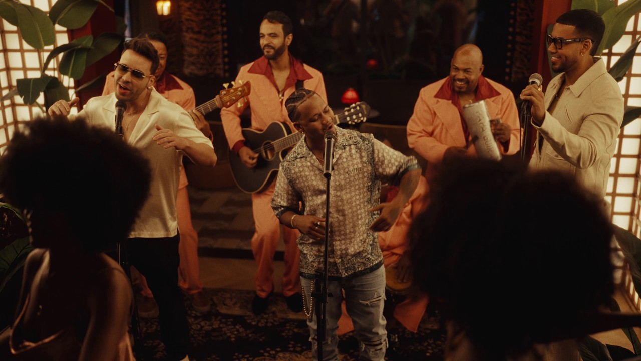 Romeo Santos, Prince Royce, Dalvin La Melodia - Menor (Official Video) thumbnail from YouTube
