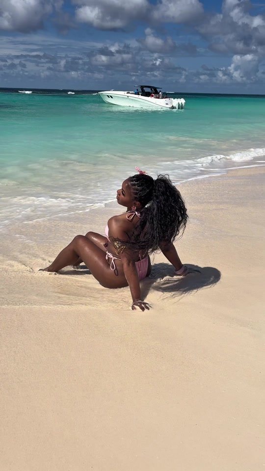 This is your sign to get another passport stamp and add a day trip to Anguilla to your Sint Maarten itinerary🌸🐚🏝️ ... thumbnail from TikTok