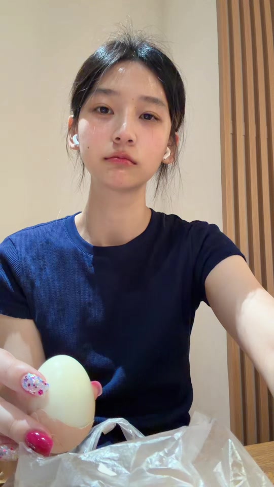 chỉ cần một miếng thumbnail from TikTok