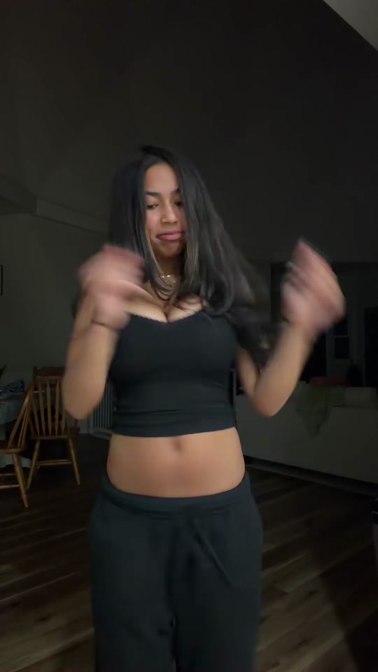 New York street style turned runway moment Bold lips, bolder attitude. thumbnail from TikTok