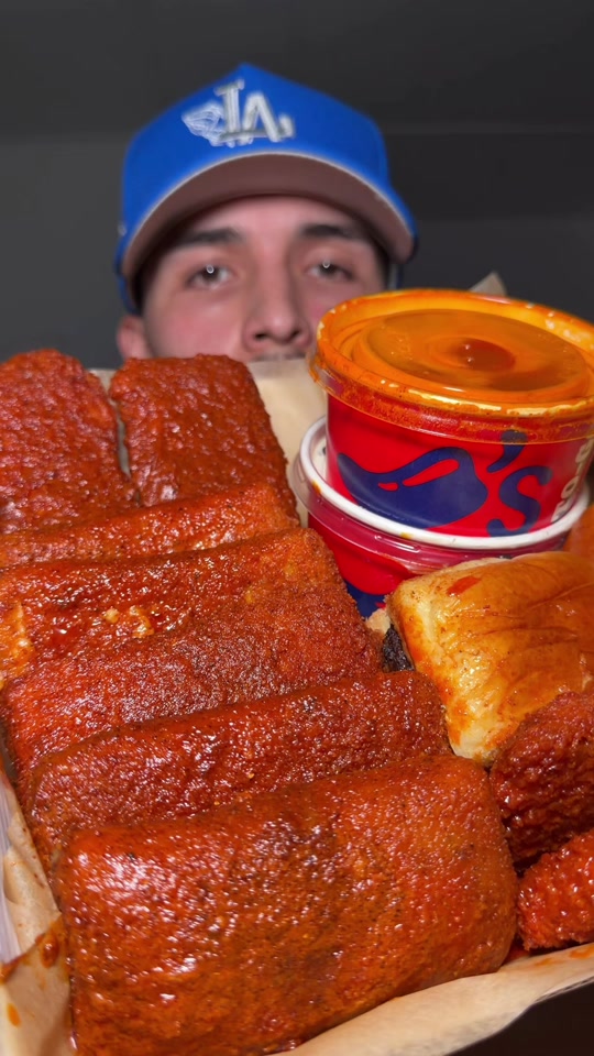 Chilis Mukbang 🌶️ The cheese pulls went crazy today, do I continue chewing? 🧀 @Chili’s Grill & Bar thumbnail from TikTok